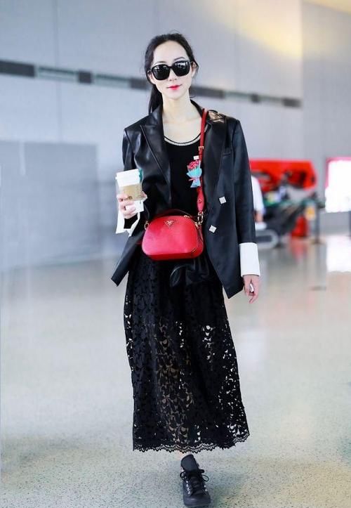 “风衣”不吃香了，今年开春“最帅气”的外套是它，谁穿谁时髦！