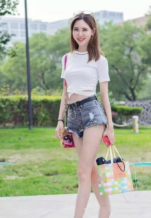 美腿|穿搭得体端庄的小姐姐，白皙美腿，特别吸睛
