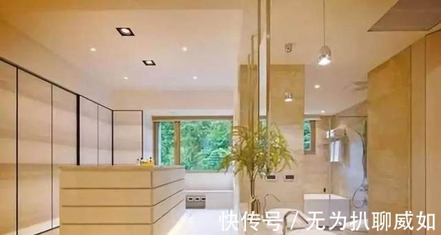 从2米高台摔落仍坚持录节目，这么卖命是敬业，还是为还风流债？