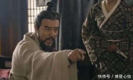 泰山上写有简单的两个字,在场专家却无人知其意,郭沫若:很简单