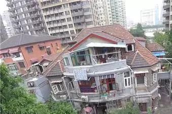 客厅|一家四口住豪华别墅,却只能睡客厅打地铺,设计师爆改15㎡变6房