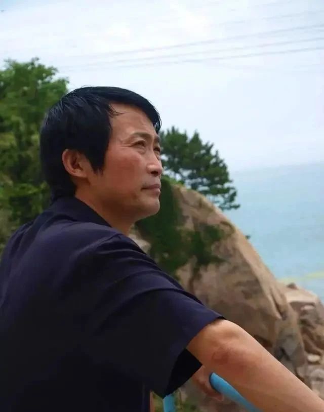 他曾获首届兰亭奖最高奖,行书既有宋意,又有“二王”神韵,惊艳