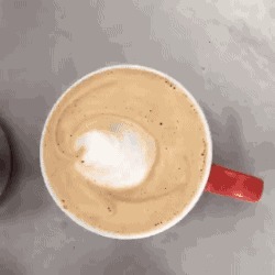 |搞笑GIF:姑娘你这眼神能杀人呀!真是吓死宝宝了