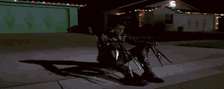 |搞笑GIF:大哥哭着哭着就把美女挤跑了,大妈尴尬了