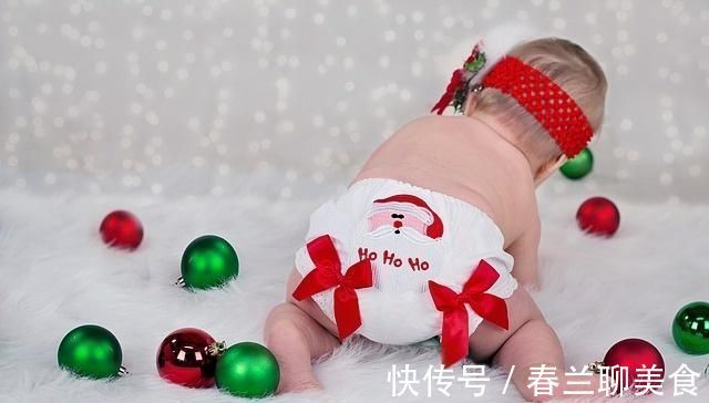 育婴师|宝宝在吃手时,你会不会强行拉开他的小手呢育婴师来和你说说