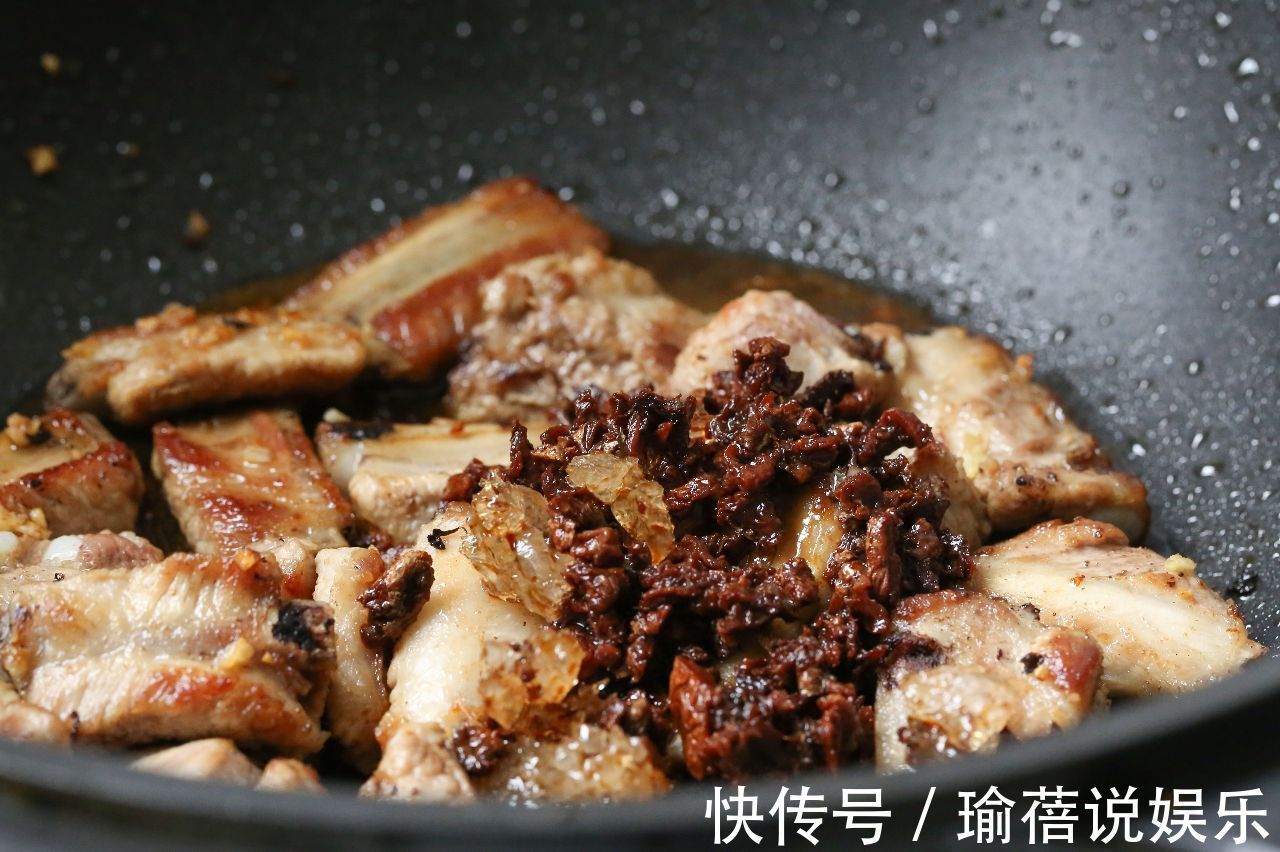 烧排骨时加些它,酸甜开胃不油腻,好吃到舔盘!