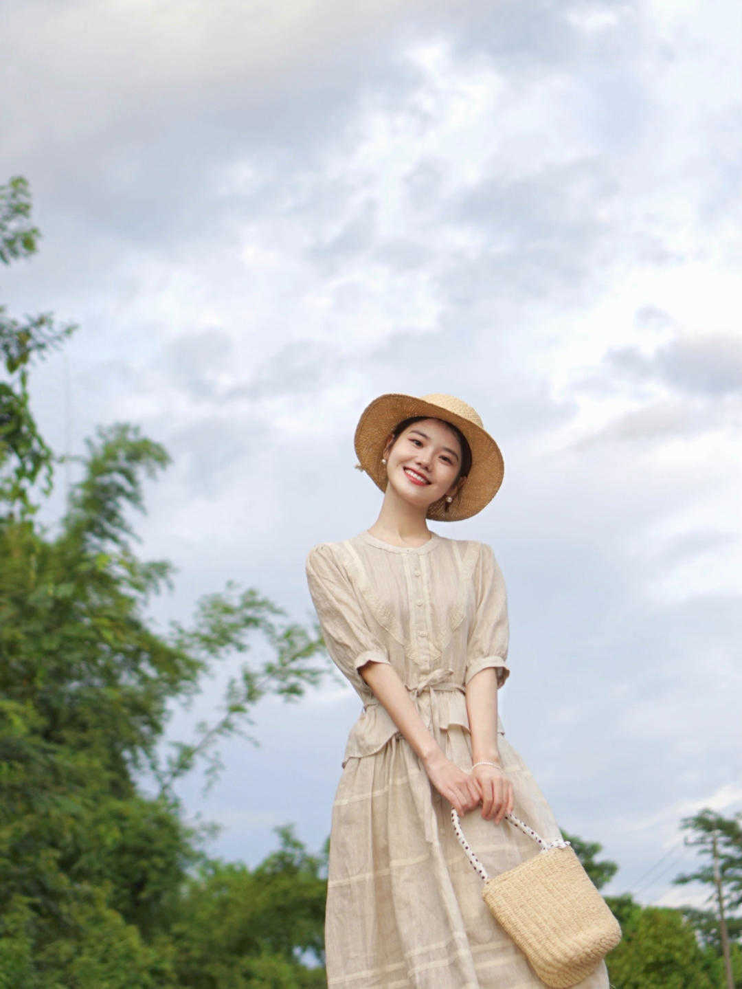 衬衫搭配|158cm女孩子却穿出高级感，衬衫搭配半身裙显高显瘦，还精致时髦