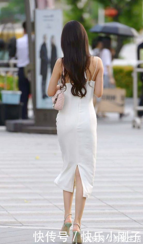 白色 白色吊带长裙，简约时尚又有魅力，女人味十足