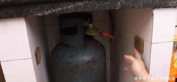 洗洁精压嘴别扔掉，装在灶台下，老妈直夸我