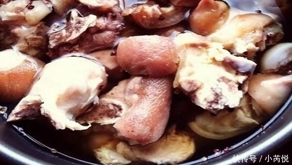  猪蹄老是炖不烂都是“焯水”惹的祸,教你一招,保证入口即化