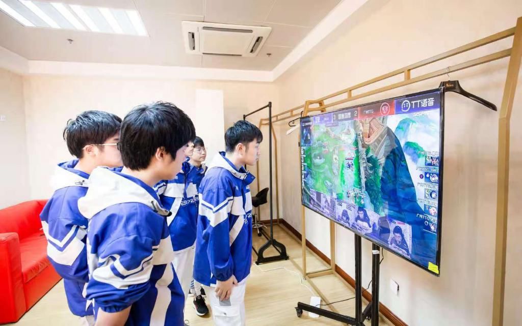 盛赞|林教练透露猫神登场原因，赛后盛赞Cat：发挥非常好，是自己的错！
