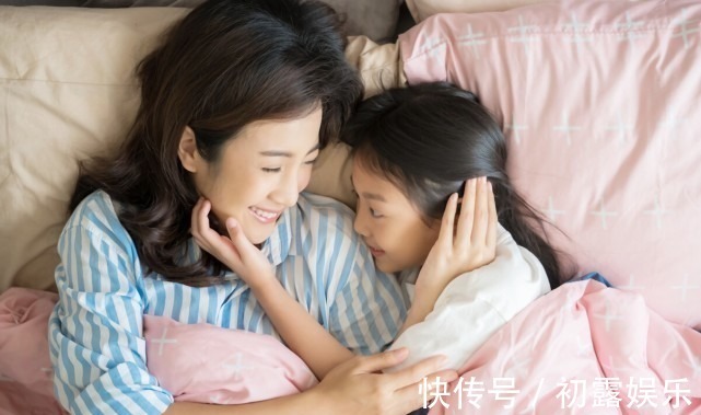 关键期|孩子从小跟谁睡,长大就和谁亲吗?专家:错过关键期努力也徒劳