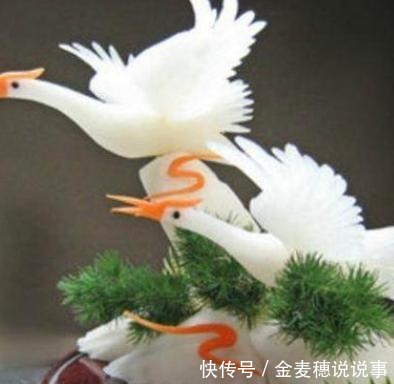 米其林大厨靠一朵“芒果花”出名,中国大厨默默拿出一条“龙”