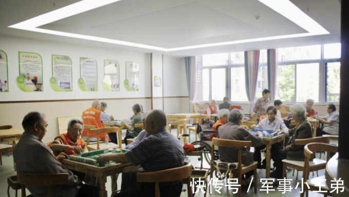 棋牌室|为什么说老年人不要去棋牌室？63岁大妈哭诉：家差点没了