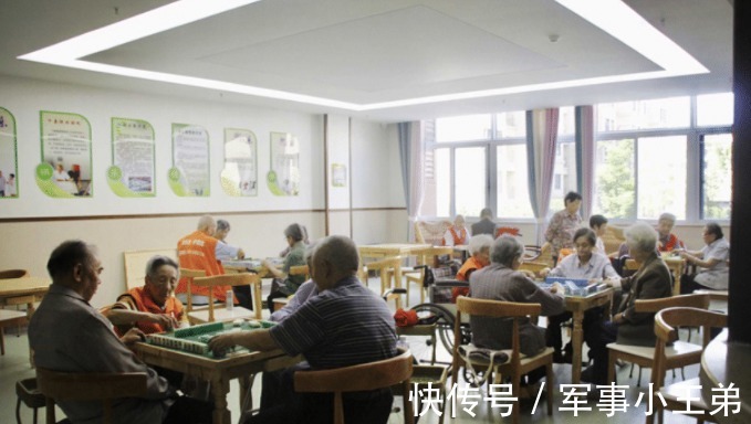 棋牌室|为什么说老年人不要去棋牌室?63岁大妈哭诉:家差点没了