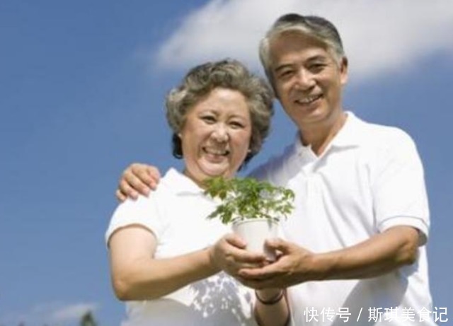 肝脏|肝不好是因大蒜吃多了?专家:想养肝的话,这几种食物尽量远离