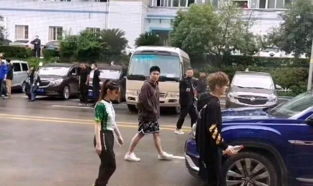 照骗|原来鹿晗也是“照骗”,看到路人没有拍美颜照片