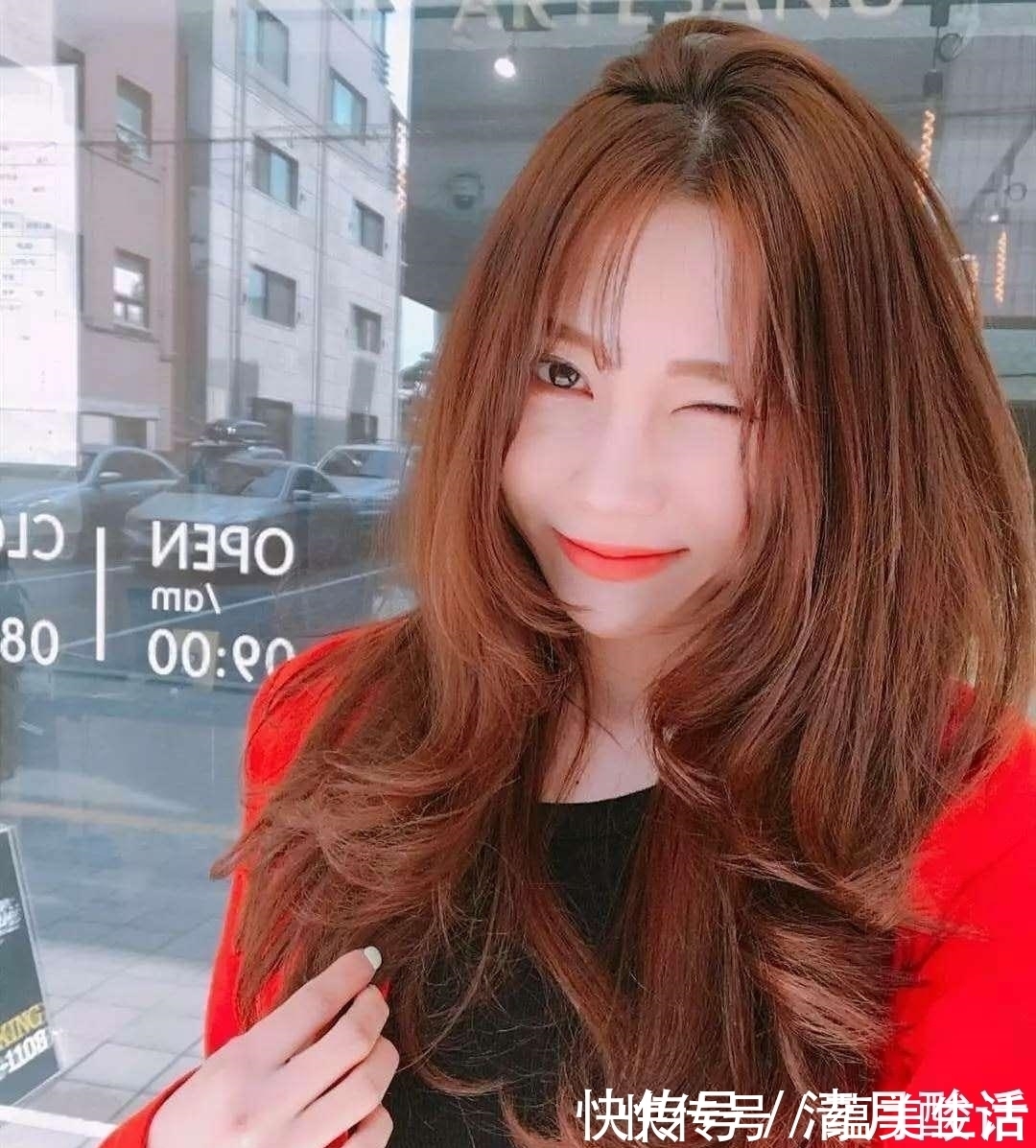 发色|过年染什么颜色显得有气质又白净呢?头顶有点高该怎么设计发型?