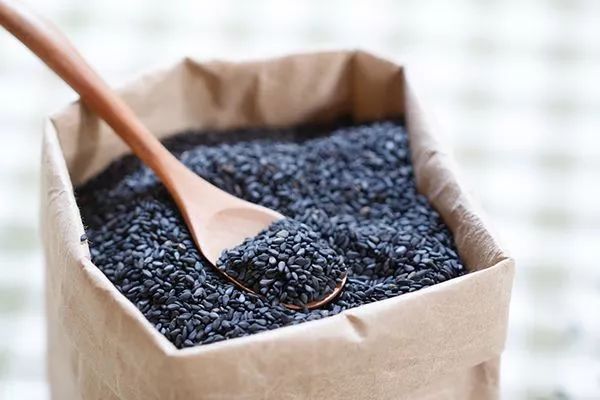 黑芝麻|补药一堆不如黑芝麻一勺!黑芝麻的最佳吃法,真正补肾补脾补元气