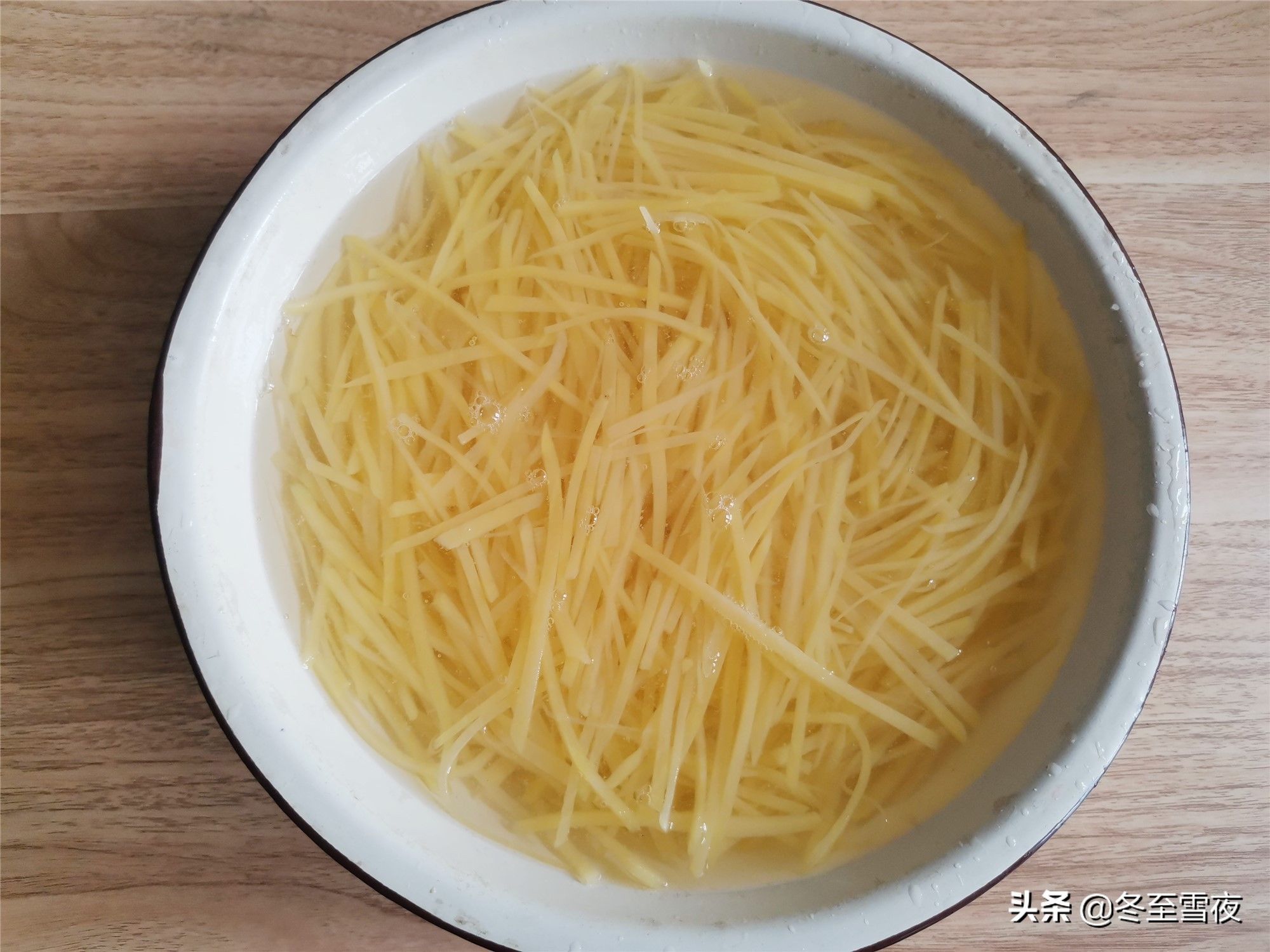 花椒油|在家做凉拌土豆丝，记得这两步不能少，土豆丝吃着清爽，口感脆嫩
