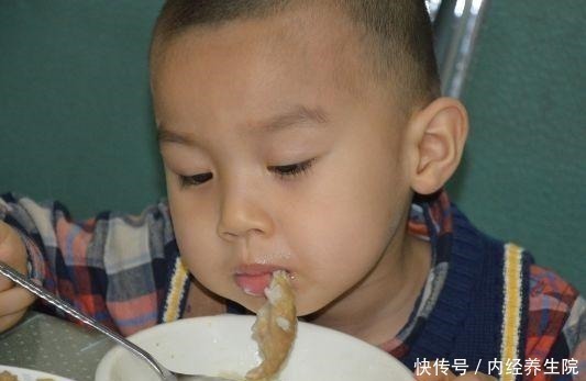 肽菇乳清|儿科医生积食的娃会出现“3反常”，越拖越伤脾，家长别疏忽！