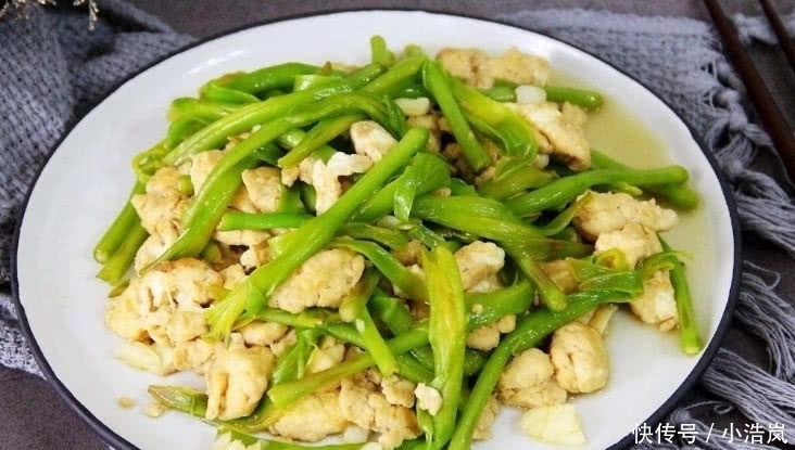 黄花菜|天然“安眠药”找到了,每天炒一盘,镇定安神,一觉睡到大天亮