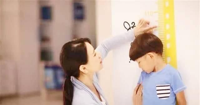 青春期|骨骼线闭合前,孩子的身体会发出信号,抓住机会身高还能再蹿一蹿