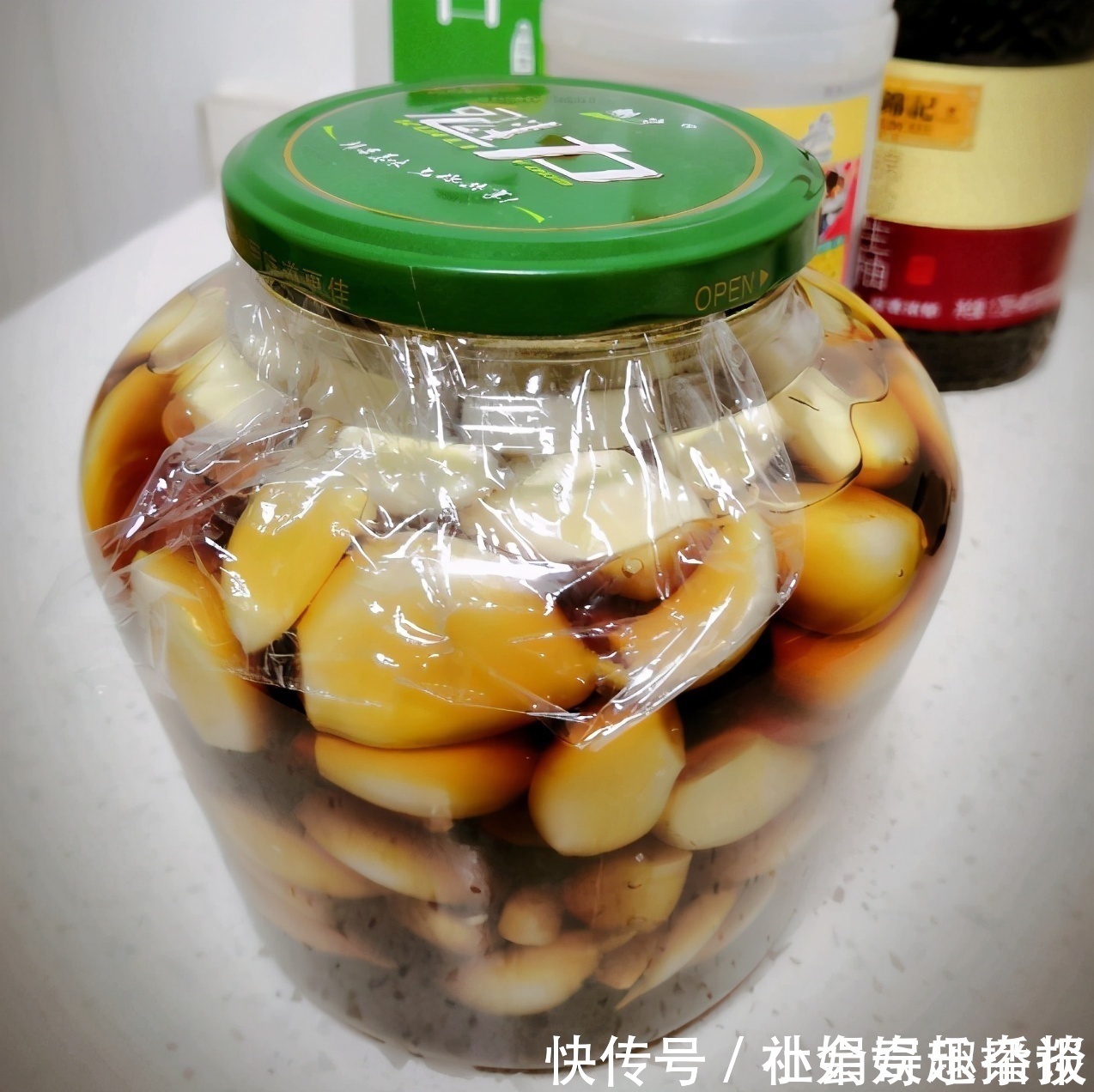 腌腊八蒜,别直接加醋泡!牢记4点,1天变绿,酸香脆爽,超简单