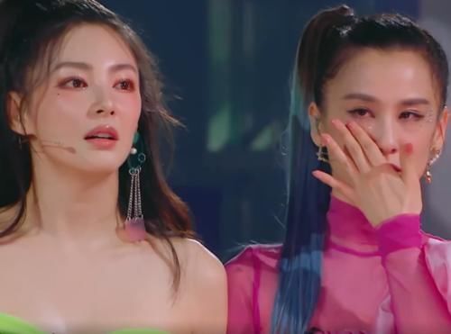 《乘风破浪的姐姐》第一次公演姐姐扎堆哭,黄圣依抹泪,万茜厉害了