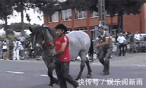 |搞笑GIF：兄弟 对不住了 等我结婚的时候你记得过来