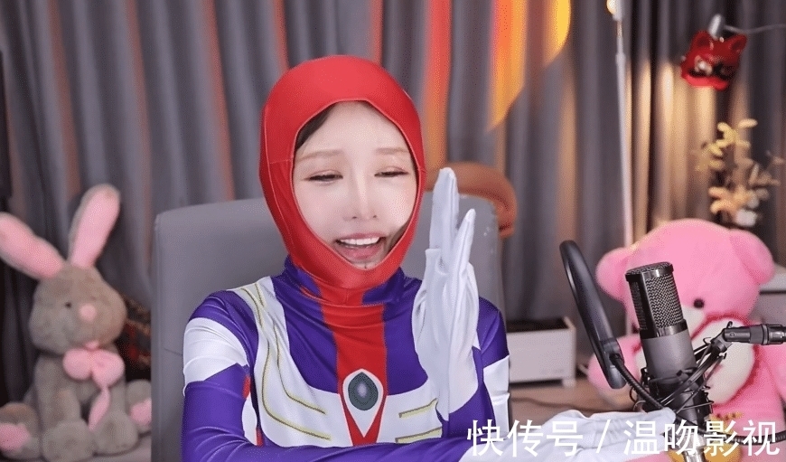 COS奧特曼被自己丑哭,林七七又穿上“麻袋”,一臉不情愿還過敏