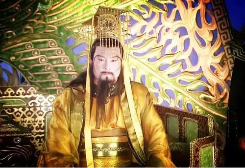 东皇钟@有四件仙帝级别的法宝,封神榜中出现一件,差点破了诛仙阵!