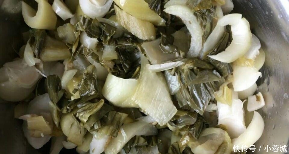 冬天|冬天炖菜不吃酸菜是个憾事,搭配2个食材炖一炖,暖胃抗寒又鲜美