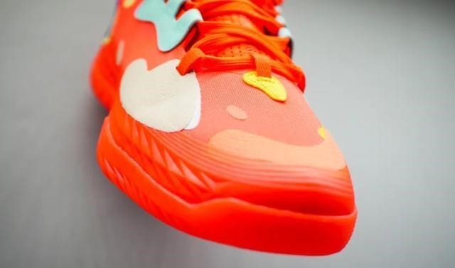 adidas 当之无愧的旗舰款!哈登5代能成为下一款划时代的战靴吗!