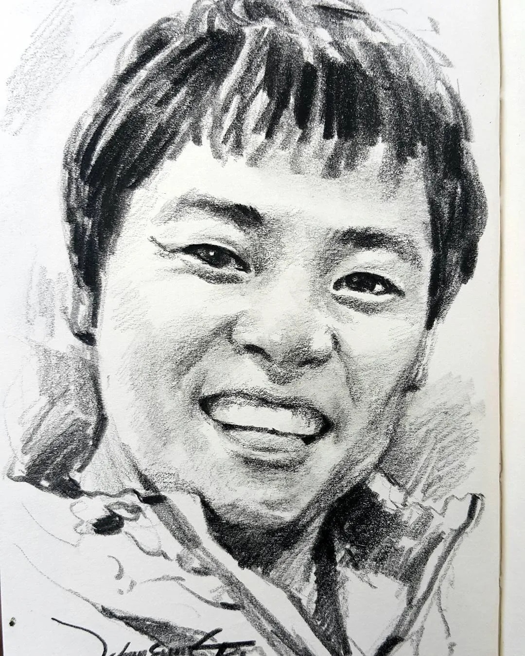 小孩童$画皮画骨难画魂,他用木炭条把肖像画活了