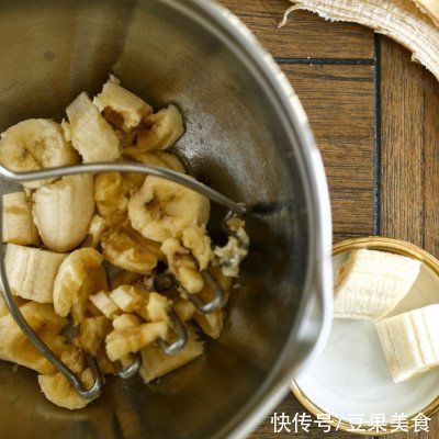 香草精|吃一次就让你忘不了的香蕉可可天然酵母麦芬面包杯