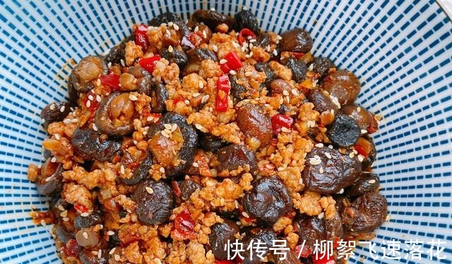 3分钟教你香菇最好吃的做法，爽滑软糯鲜香美味，下饭配面都不错！