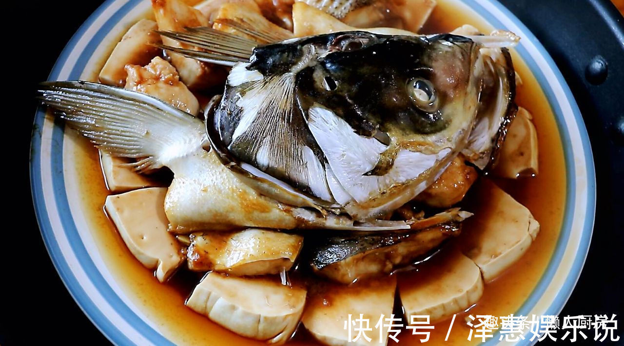 这是豆腐鱼头的快手做法,豆腐不油煎,鱼头不红烧,蒸一下就好了
