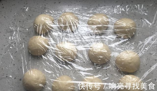 面包|没想到大蒜还可以这样吃,焦脆咸香,蒜香扑鼻一出炉!