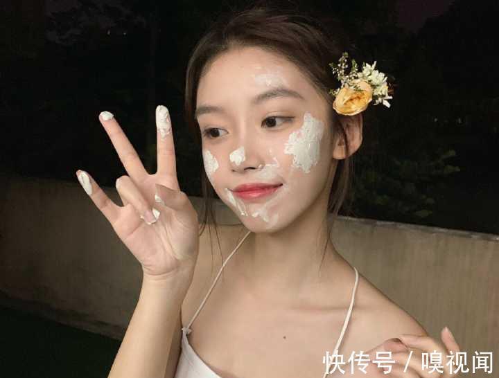 挎包|一个生活精致的女孩,挎包里除了口红之外,还少不了这3样东西