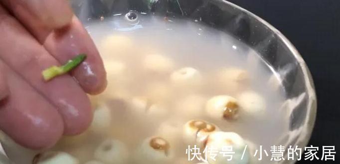 膠質|天涼了女性朋友記得吃銀耳和蓮子，學會這種吃法，整個秋冬都舒坦