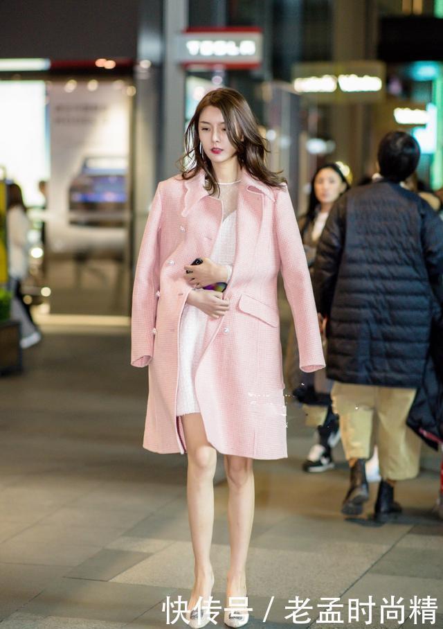 红色|红色棉夹克搭配修身连衣裙,明艳端庄,淑丽姣好