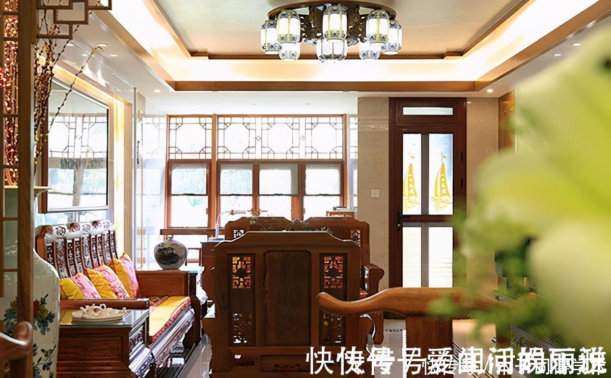 实木|90后小夫妻却偏爱中式装修,去除繁琐设计,书房的设计更为独特!