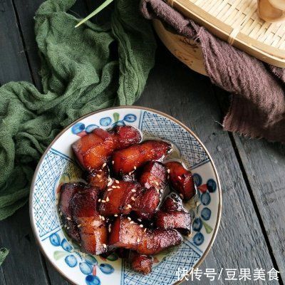 翻炒均匀|红烧肉这菜比牛肉营养还高，补脑益智，全家人都爱吃