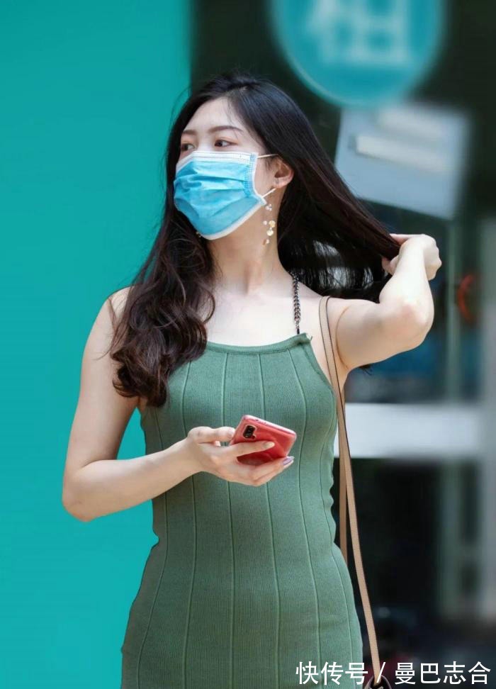 夏季|洋气十足的穿搭,黑色蕾丝绣花连体短裤,穿出夏季的清凉拉风的美