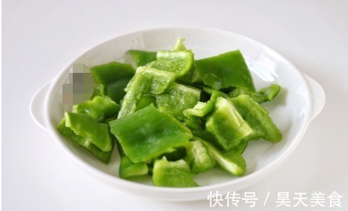 这道菜孩子们都爱吃，跟米饭是绝配，好吃易做，冬天吃最好