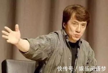 节目中的“失控场面”,何炅冲气离席,他直接1脚飞踹主持人