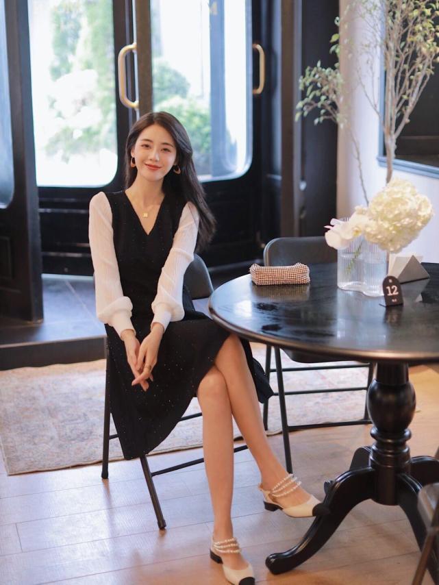 连衣裙|优雅女人早秋都穿“连衣裙”,为你分享时髦的搭配经验,温婉知性