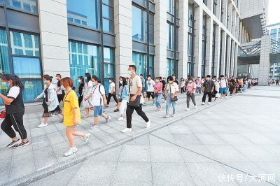 王雪|“点对点”招工送人 供需难题迅速解决 郑州富士康日进“新人”过万