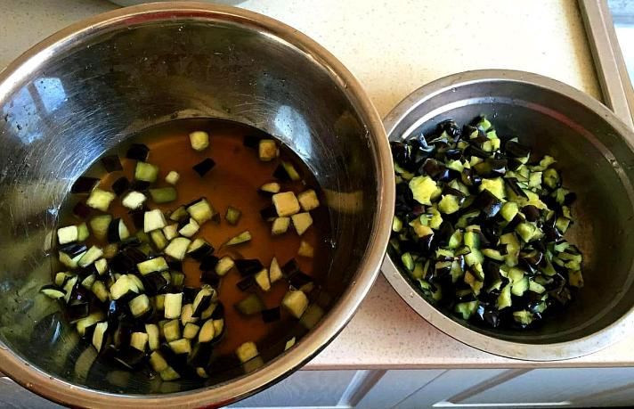 鲜香|夏天用茄子包包子，鲜香美味，比香菇肉包都好吃，教您详细做法